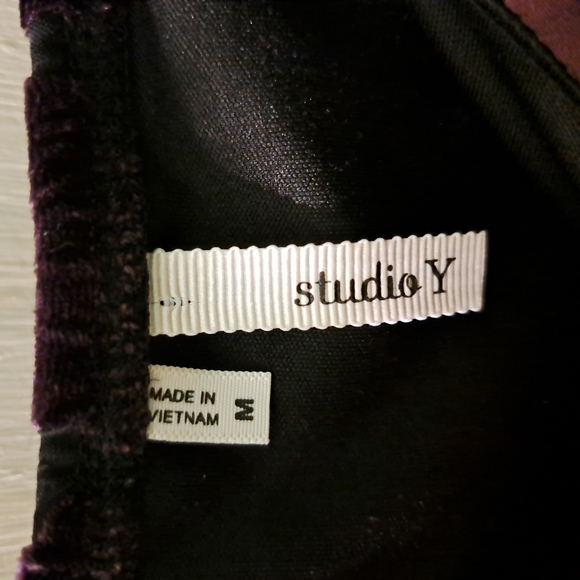 Studio Y Women's Top - Picture 5 of 8